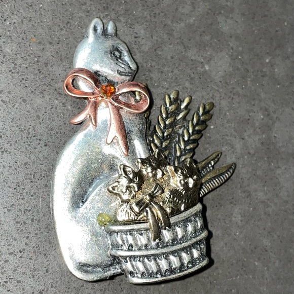 Kenneth Cole cat•kittens•basket mixed metals brooch sign - Picture 8 of 8